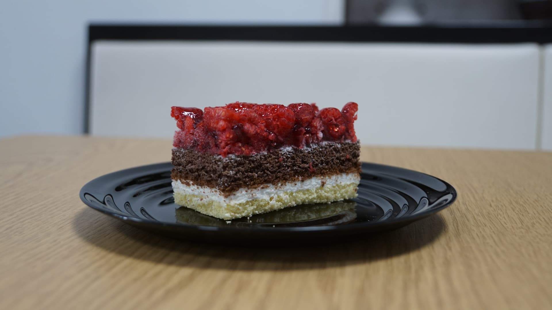 Malinový rez na tanieri